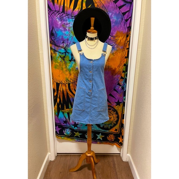 🌈⌗𝕡𝕠𝕡𝕤𝕥𝕨𝕠𝕣𝕝𝕕 𝕤𝕙𝕠𝕡 Dresses & Skirts - 🌈 Lovely Denim overalls dress
